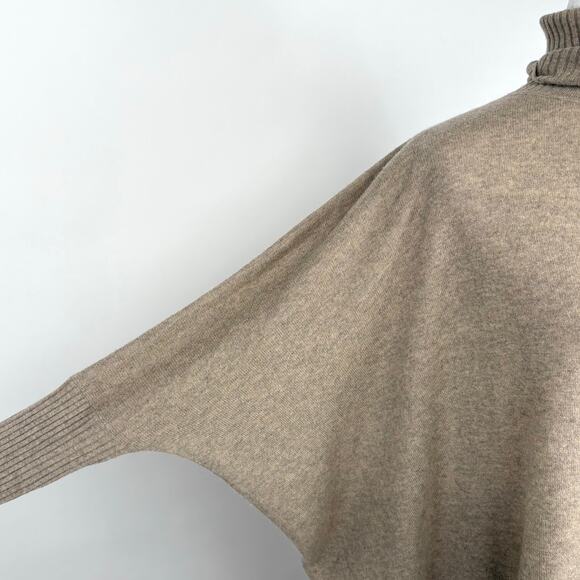 Autumn Cashmere Boxy Turtleneck Sweater Size Medium Tan Neutral Minimalist - Picture 2 of 7